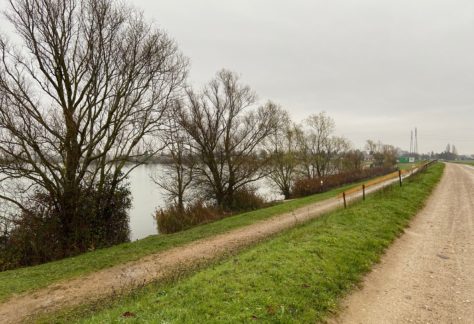 Chemin abords Lac Montagny